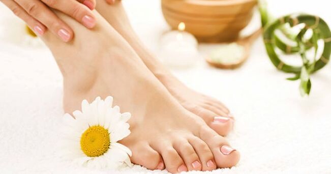 Healthy toenails treated with folk remedies for fungus