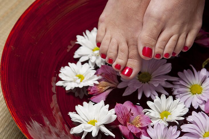 Toenail fungus medicinal bath at home