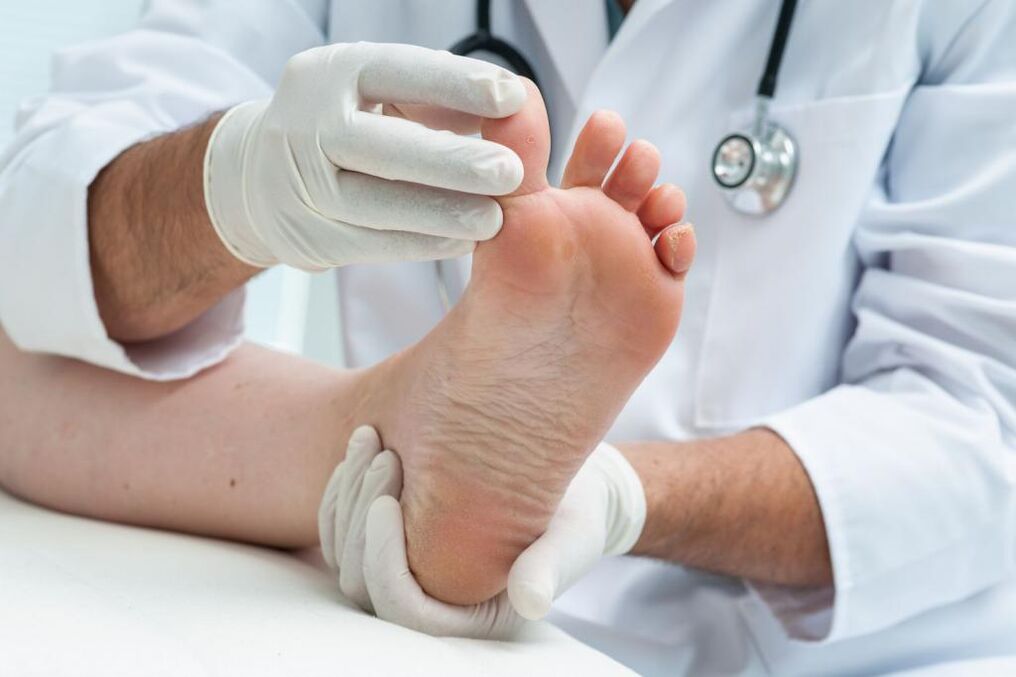 The doctor will conduct a diagnostic examination of the leg affected by the fungus