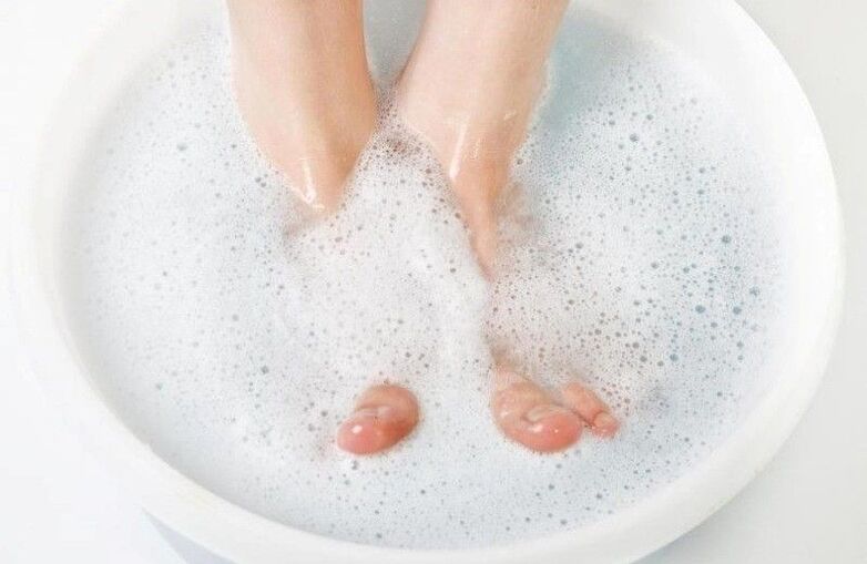 Baths against nail fungus